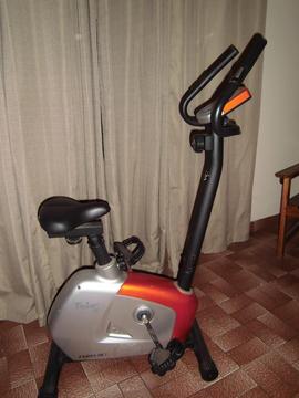 Bicicleta estática marca Proteus