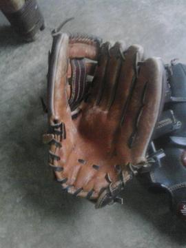 Guantes De Beisbol Marca Confaca Y Louisville Slugger