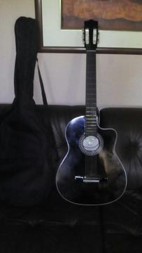 Bonita Guitarra Nueva con Protector