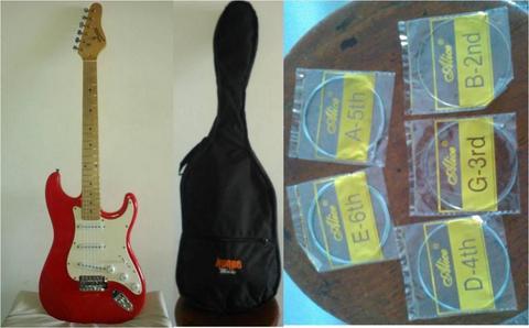 Guitarra electricaGuitarra electrica incluye forro acolchado, correa negra fender cuerdas adicionales