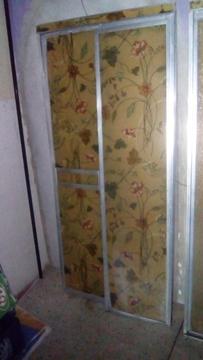 puerta de baño en fibra de vidrio