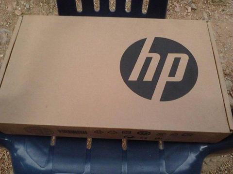 Se vende mini laptop hp nueva de caja por motivo d viaje