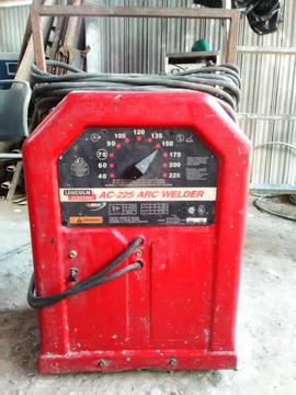 MAQUINA DE SOLDAR LINCON 220 EN EXELENTE ESTADO 100 OPERATIVA