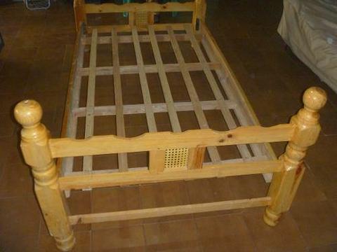 Vendo Cama Individidual de madera con su colchon semiortopedico