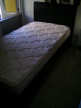 Vendo Cama individual de madera con colchon