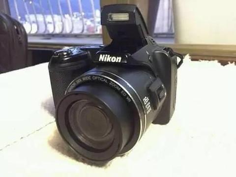 Camara Nikon L810
