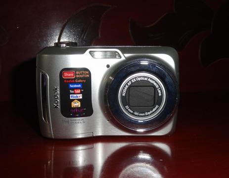 Camara Digital Kodak 14mp Forro 1gb De Memoria Batería
