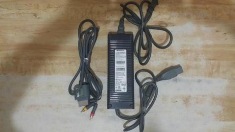 xbox 360 solo fuente d poder y cable d video