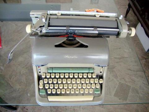 Máquina de escribir OLIMPIA ANTIGUA como nueva