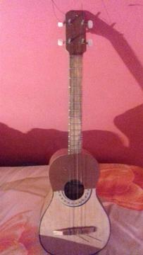 Guitarra Acústica cuatro