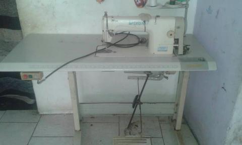 Se Vende Maquina de Coser Funcionando