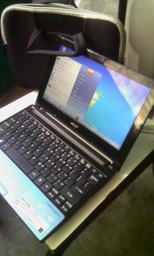Mini laptop acer d255 en excelente estado con su estuche