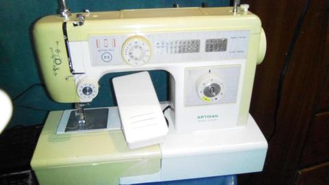 Máquina de coser con su pedal Marca Artysan