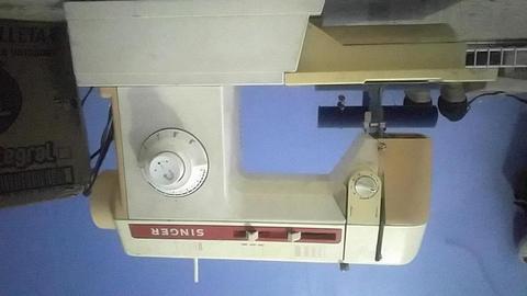 Maquina de coser singer