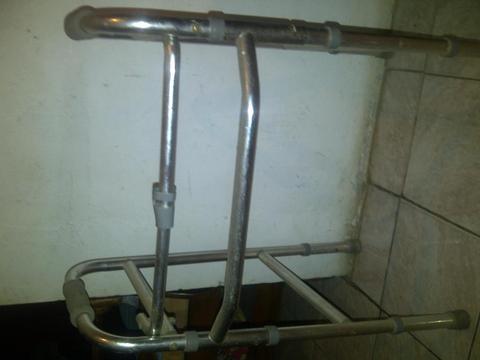 Andadera de Aluminio ajustable