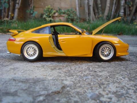 Porsche 911 Escala 1/18