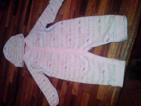 vendo ropitas para bebes,de niña usada pero en perfectas condiciones, tengo otras cositas que no publique