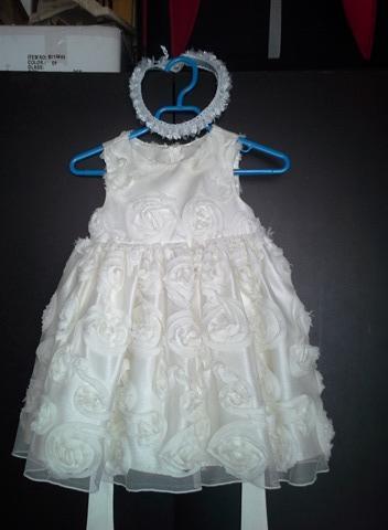 vendo vestidos y zapatos de bebe