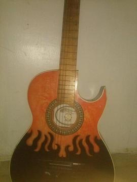Guitarra acustica en buen estado