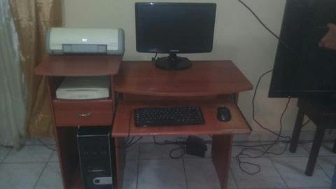 Computadora Completa con Mesa