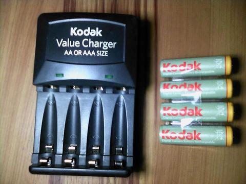 Cargador Kodak Mod: K620 Con 4 Pilas Aa De 2000mah INCLUIDAS