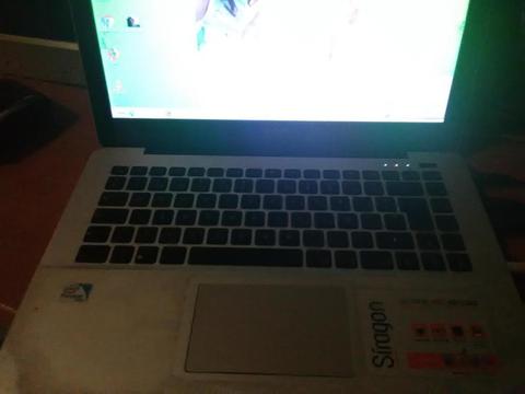 Laptop marca siragon modelo nb3200 en aluminio