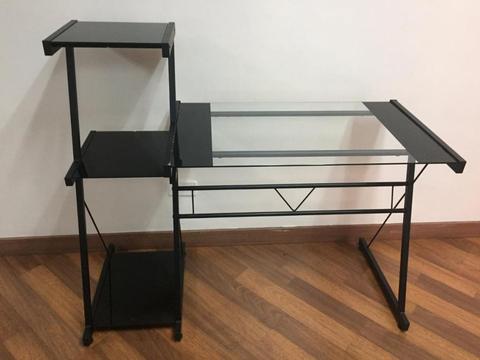 Vendo Mueble Escritorio Mesa Para Compuradora 3 Estantes Ext como nuevo