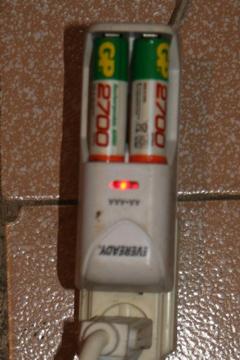 CARGADOR DE PILAS AAA Y AA EVEREADY