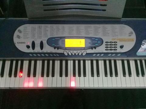 Piano Casio Lk65