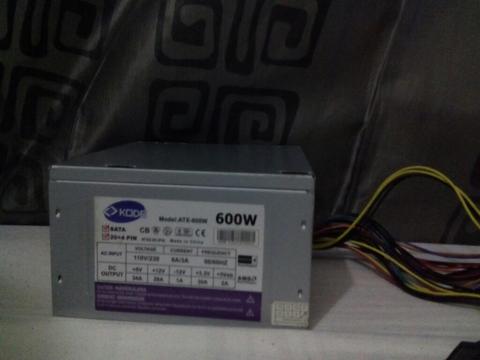 Se Vende Fuente de Poder 600 W