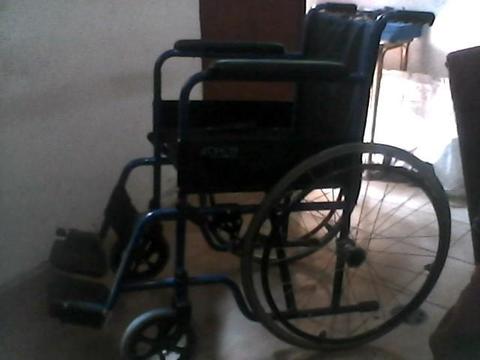 vendo silla de ruedas practicamente nueva marca Aspen