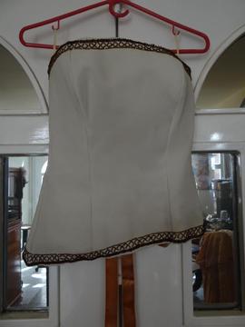 Conjunto de Fiesta Crema Corset Y Falda