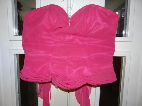 Conjunto de fiesta fuscia, corset y falda larga