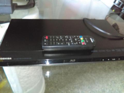 POR NO USAR SE VENDE 2 BLUE RAY MARCA TOSHIBA Y LG