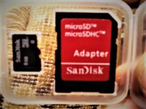 Memoria Micro SD de 8gb con adaptador y estuche SandDisk