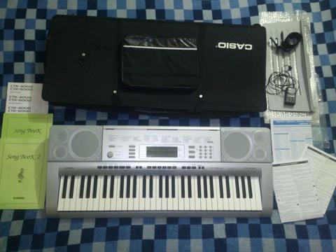Piano Casio CTK4000