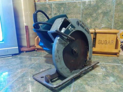 SIERRA CIRCULAR BLACK DECKER